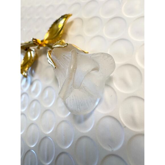 Vintage Rose Brooch with Frosted Petal - Picture 4 of 5